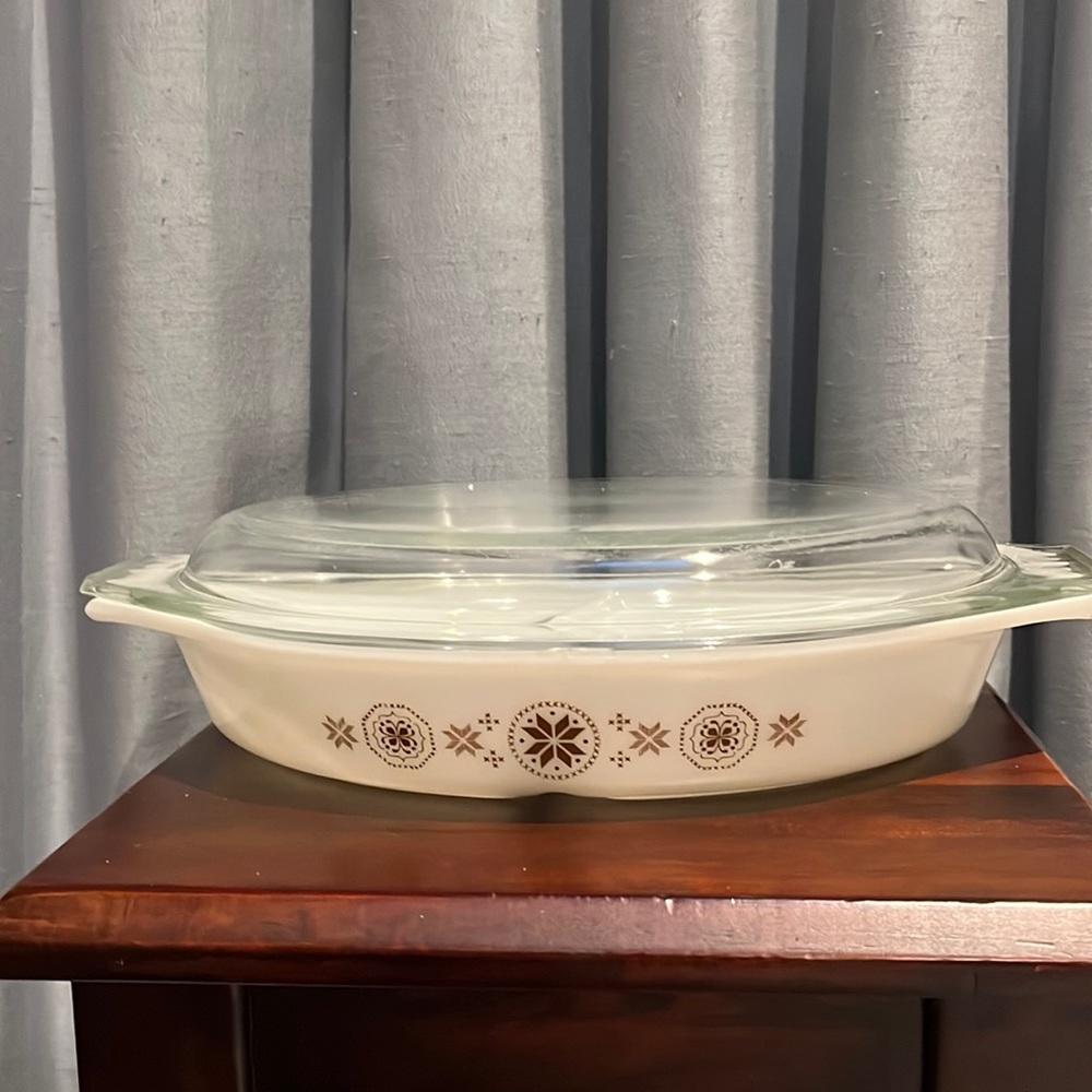 Mid-Century Vintage Pyrex Town & Country Divided Casserole Dish w/ Lid - Picture 1 of 16